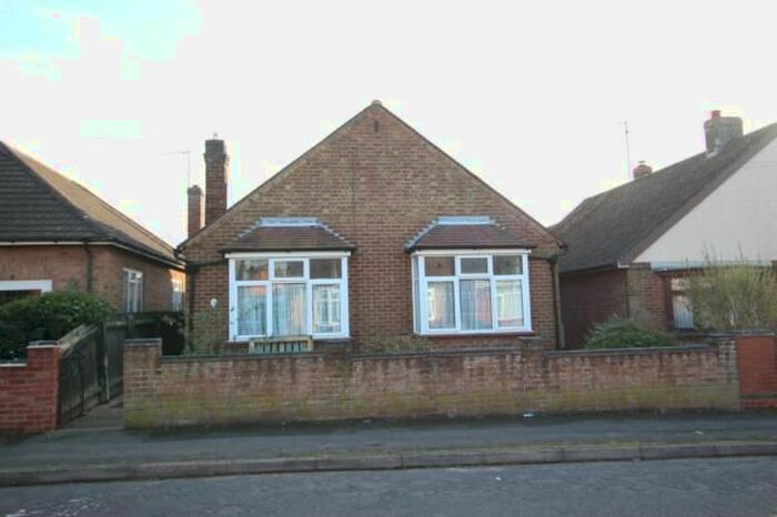 3 Bedroom Bungalow To Rent In Birchall Road, Rushden, NN10