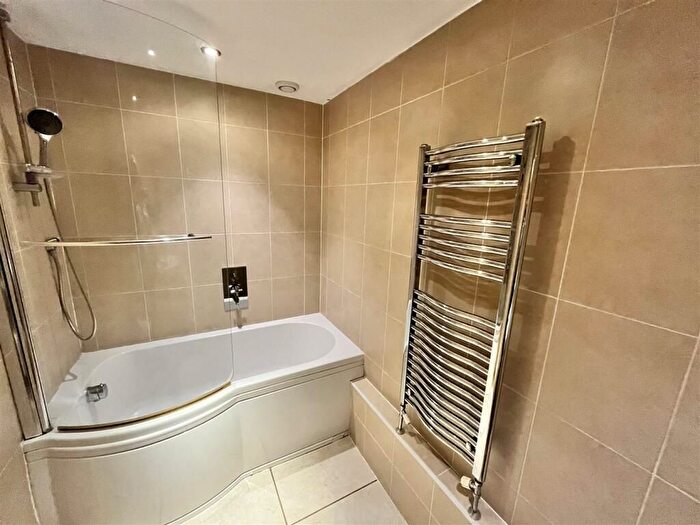 1 Bedroom Flat For Sale In Ledgard Wharf, Mirfield, WF14