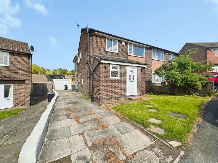 4 Bedroom Semi-Detached House For Sale In Geelong Close, Bradford, BD2