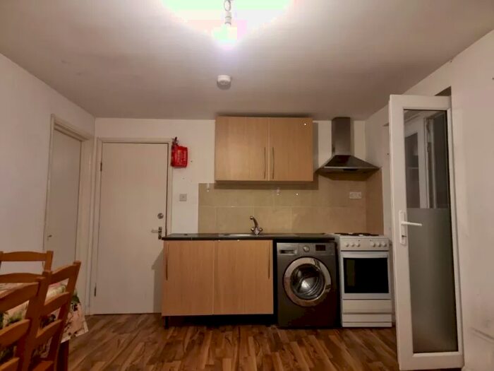 1 Bedroom Flat To Rent In Langdale Avenue, Croydon CR4