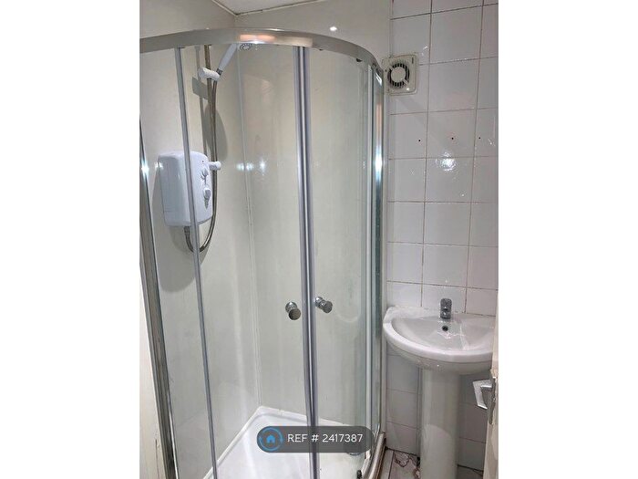 1 Bedroom Flat To Rent In Melville Place, Kirkcaldy, KY2