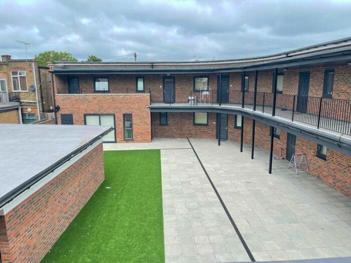 2 Bedroom Flat To Rent In Kings Arms Court Coldharbour L, Hayes, UB3