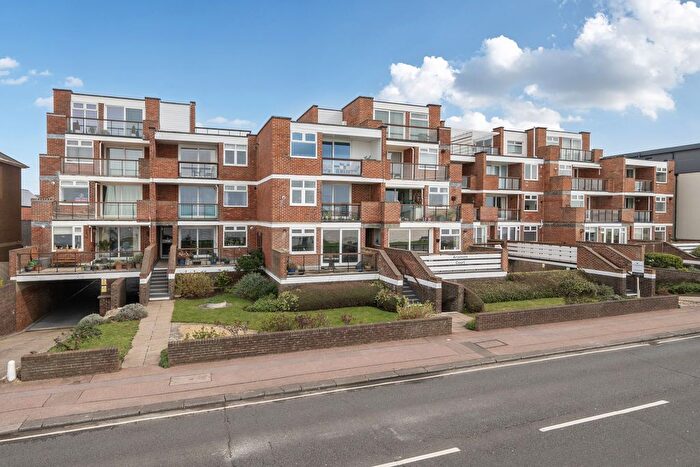 2 Bedroom Flat For Sale In Arismore Court, Lee-On-The-Solent, PO13