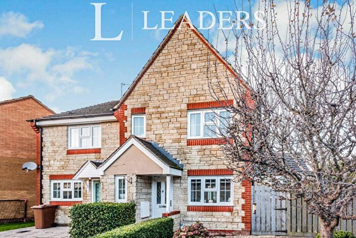 3 Bedroom Semi-Detached House To Rent In Rawdon Way, SN7