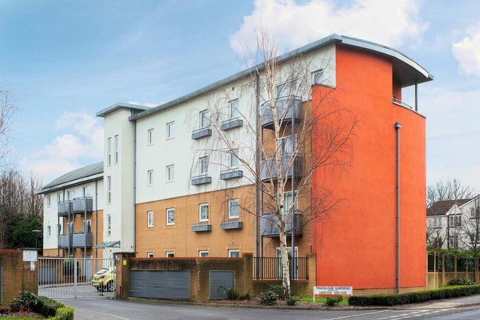2 Bedroom Flat To Rent In Trafalgar Gardens, Crawley, RH10