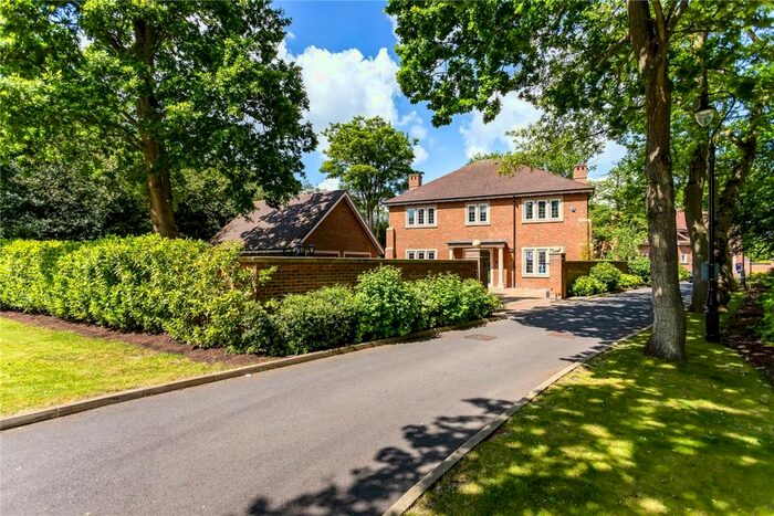 4 Bedroom Detached House To Rent In Astwood Drive, Stanmore HA7