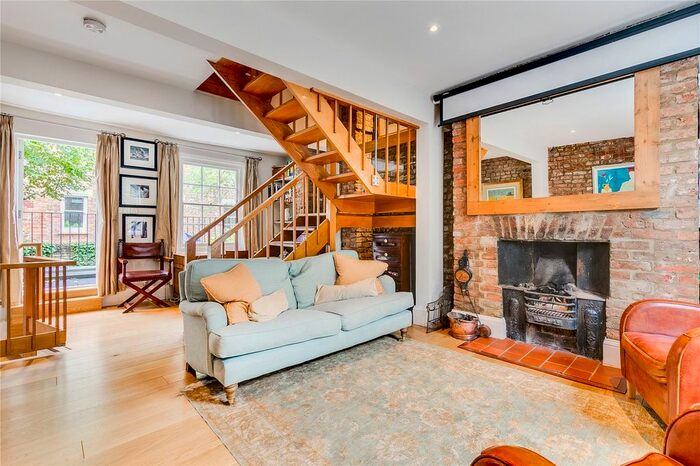 3 Bedroom Terraced House To Rent In Halton Road, Islington, London, N1