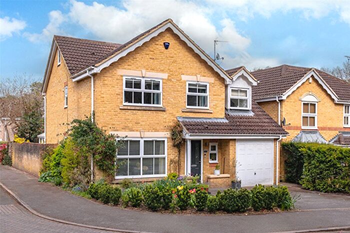 6 Bedroom Detached House For Sale In Queens Ride, Crowthorne, Berkshire, RG45