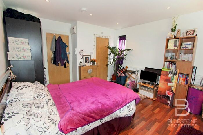 Studio To Rent In Thornton Avenue, London, SW2