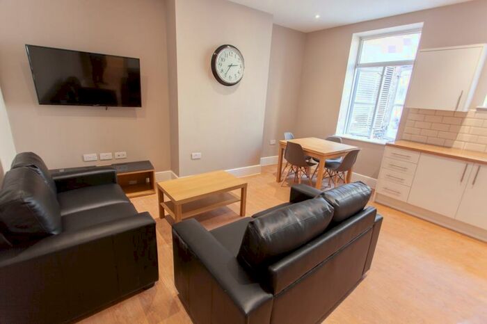 4 Bedroom Flat To Rent In Hardman Street, L1