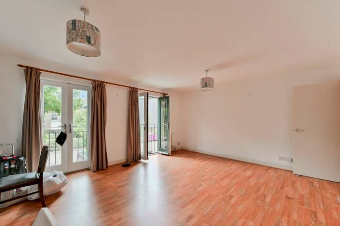 2 Bedroom Flat To Rent In Durward Street, , Whitechapel, London, E1