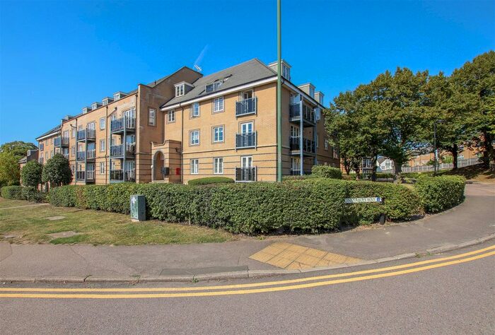 2 Bedroom Flat For Sale In Constables Way, Hertford, SG13