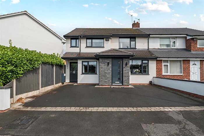 5 Bedroom Semi-Detached House For Sale In Stourton Close, Knowle, B93