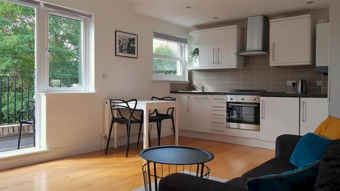 1 Bedroom Flat To Rent In Chatsworth Gardens, Acton, London, W3