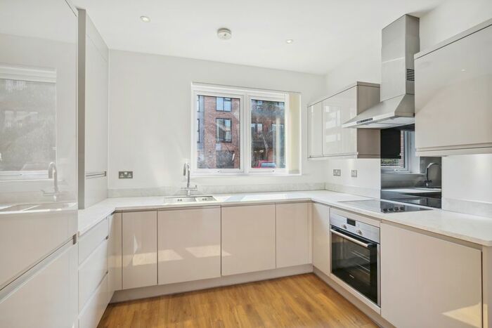 4 Bedroom Terraced House To Rent In Reynard Way, Brentford, Brentford, TW8