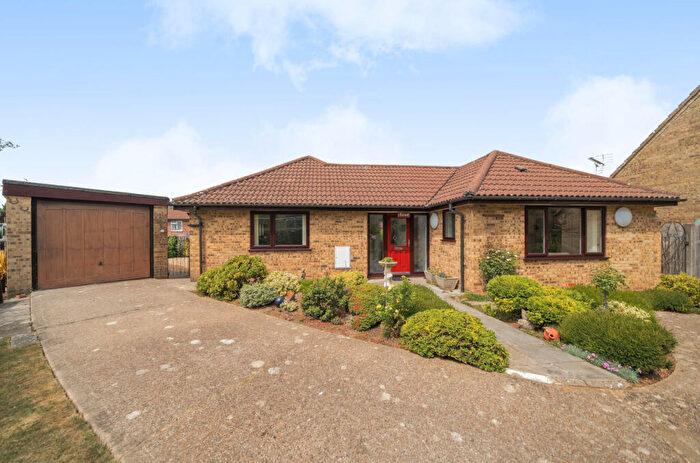 3 Bedroom Bungalow For Sale In Furzehall Avenue, Fareham, PO16