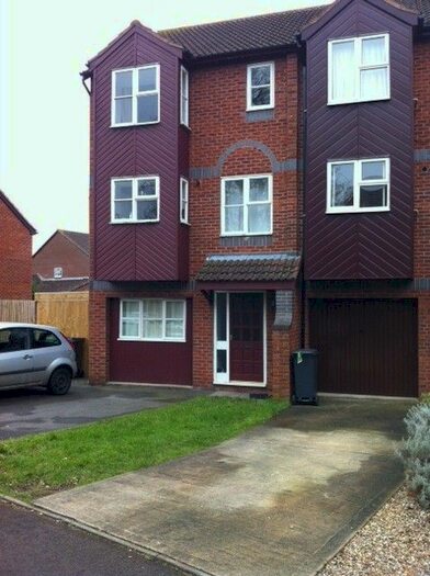 4 Bedroom Town House To Rent In Howard Walk, Warwick, Warwickshire, CV34