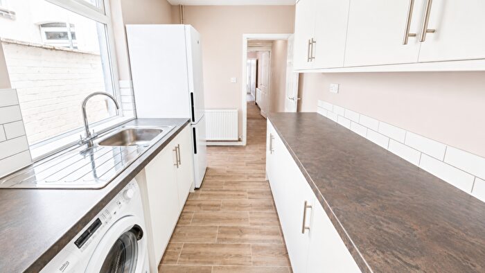 4 Bedroom House To Rent In Warwards Lane, Selly Oak, Birmingham, B29