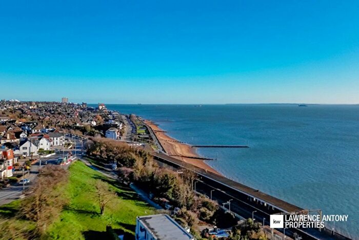 3 Bedroom Flat For Sale In Grand Parade, Leigh-On-Sea, SS9