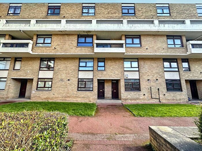 3 Bedroom Flat For Sale In Collingwood Court, Washington, NE37