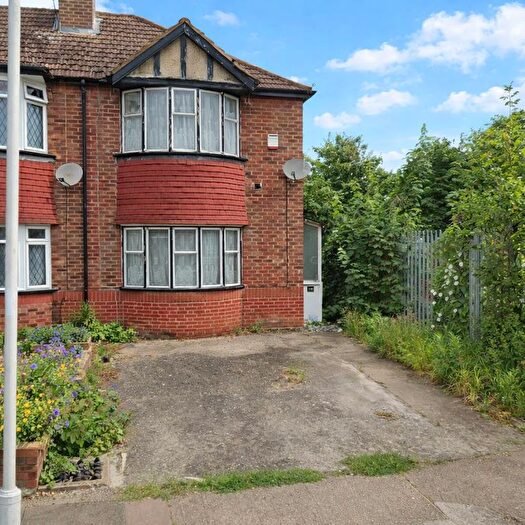 Studio To Rent In Carfax Road, Hayes, UB3