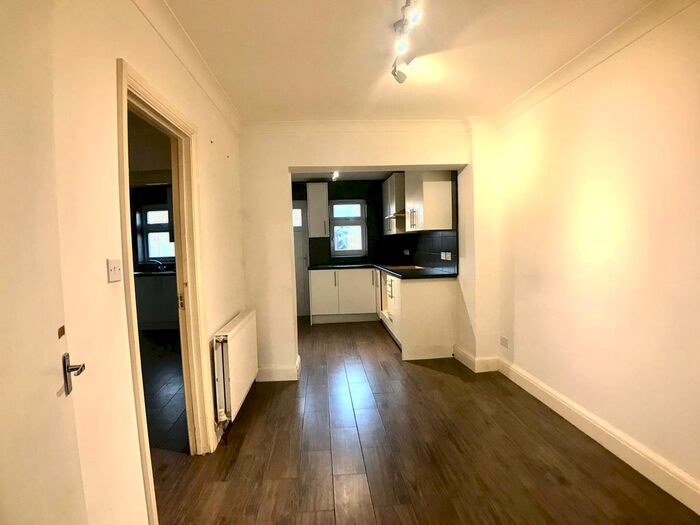 4 Bedroom Terraced House To Rent In Chestnut Close, Hayes, UB3