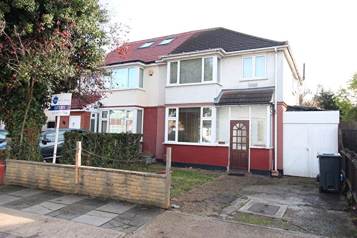 3 Bedroom Semi-Detached House To Rent In Dorset Waye, Hounslow, TW5