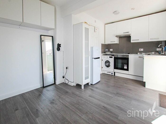 Studio To Rent In Hunters Grove, Hayes, Middlesex, UB3