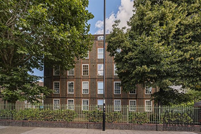 2 Bedroom Flat For Sale In Hazelwood House, Surrey Quays, SE8