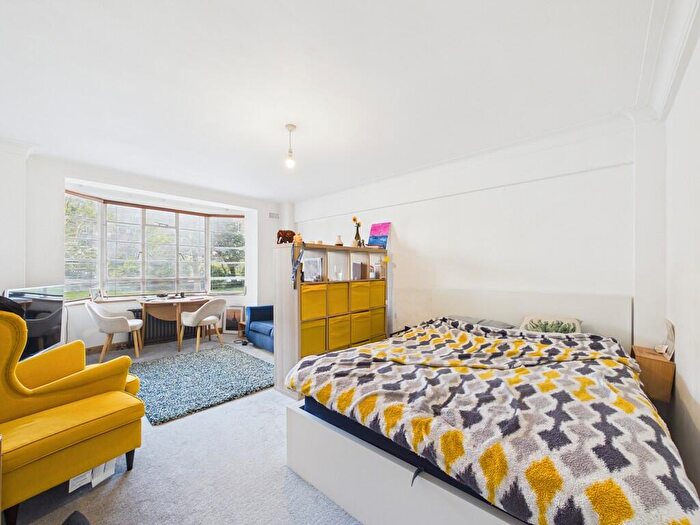 Studio To Rent In Furze Hill, Hove, BN3