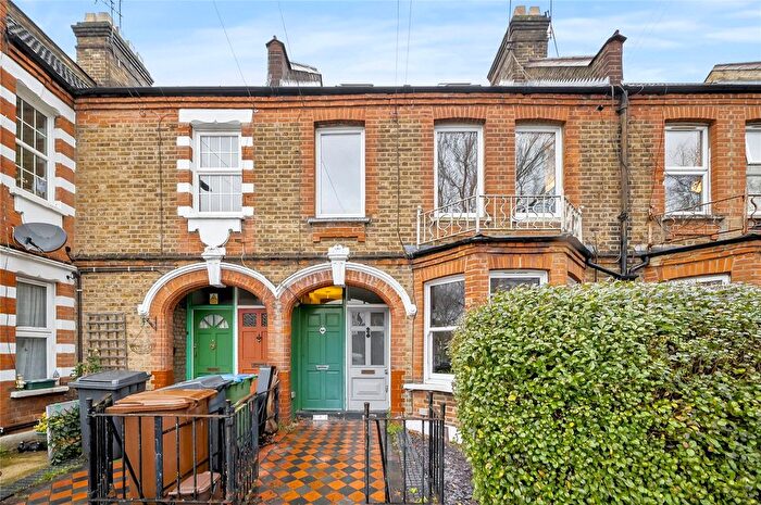 4 Bedroom Flat For Sale In Winns Avenue, Walthamstow, London, E17