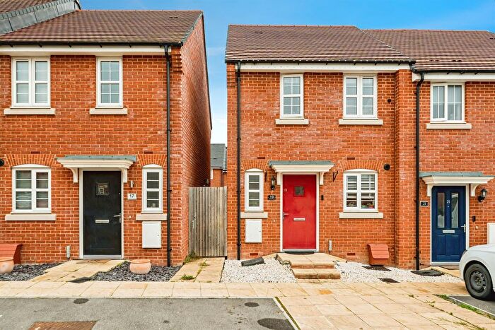2 Bedroom End Of Terrace House For Sale In Whinham Green, Aylesbury, HP18