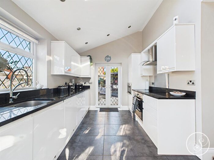 4 Bedroom Detached House For Sale In Selby Road, Leeds, LS15