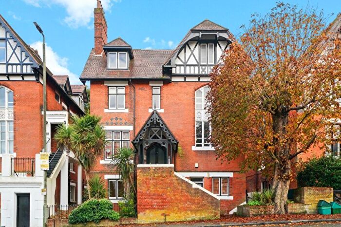 2 Bedroom Apartment For Sale In Crystal Palace Park Road, London, SE26