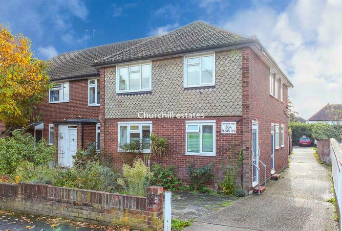 2 Bedroom Flat To Rent In Grove Hill, London, E18