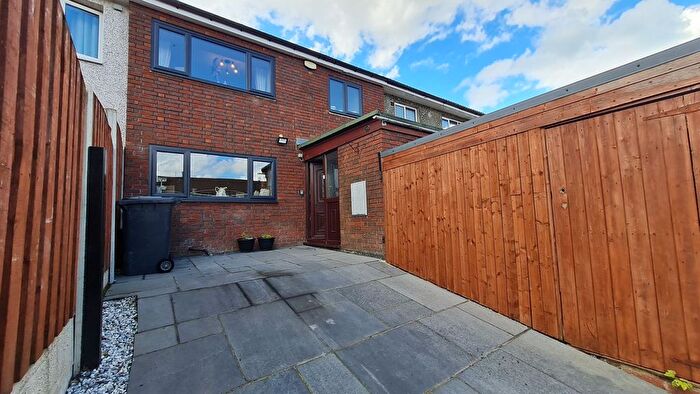 3 Bedroom Terraced House For Sale In Morehall View, Wharncliffe Side, S35