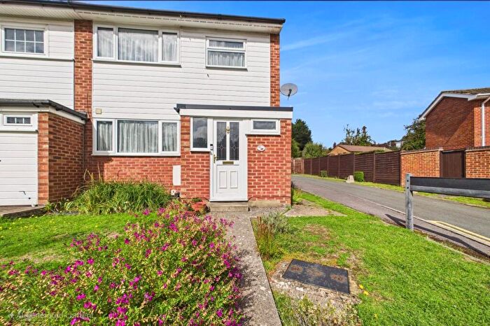 3 Bedroom Semi-Detached House For Sale In Chichester Road, Tilehurst, Reading, Berkshire, RG30
