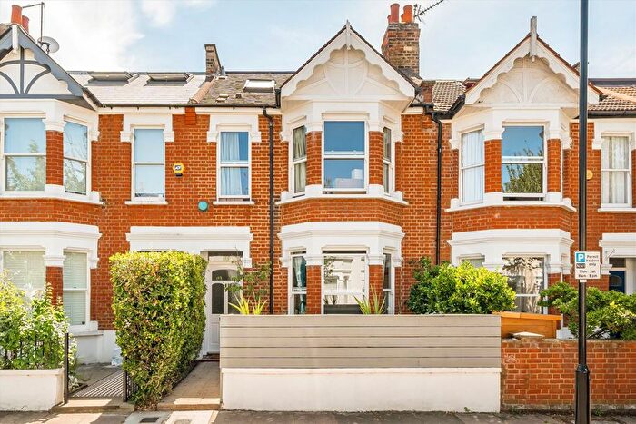 4 Bedroom Property For Sale In Drayton Gardens, Ealing, W13
