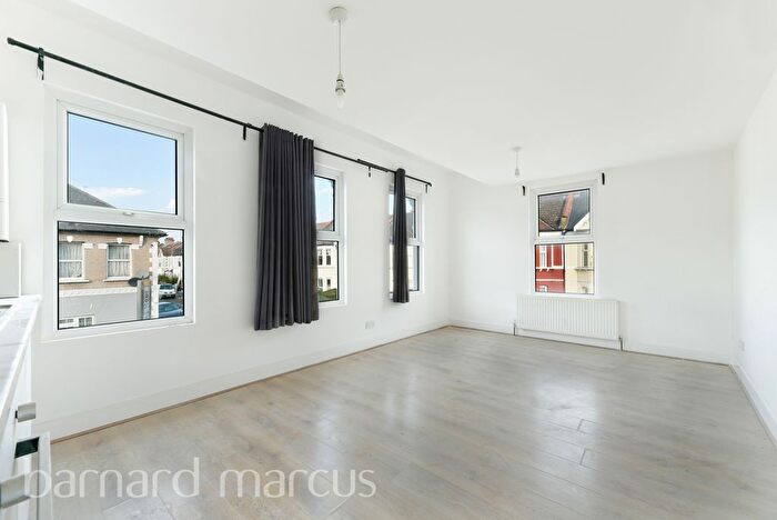 4 Bedroom Flat To Rent In Undine Street, London, SW17
