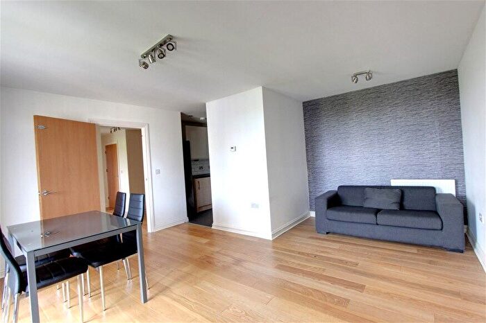 3 Bedroom Flat To Rent In Charcot Road, Colinale, NW9