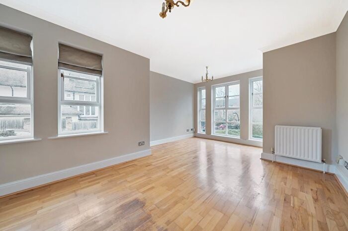 2 Bedroom Flat To Rent In Queens Road, Richmond, TW10