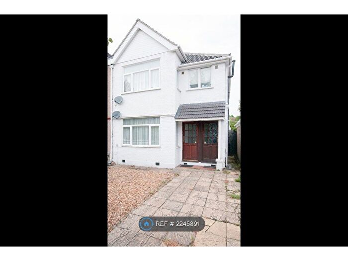 1 Bedroom Flat To Rent In Parkside Way, Harrow, Middlesex, HA2