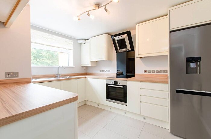 2 Bedroom Maisonette For Sale In Levylsdene, Merrow, Guildford, GU1