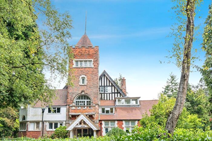 1 Bedroom Flat For Sale In Tower Road, Hindhead, Surrey, GU26