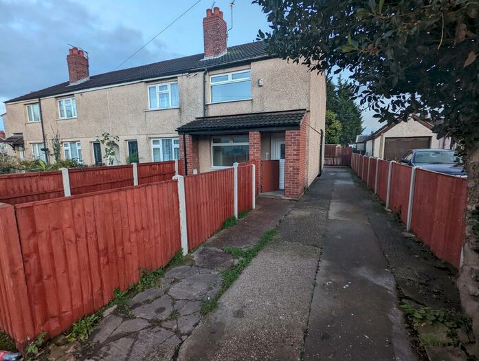 3 Bedroom House To Rent In The Crescent, Dunscroft, Doncaster, DN7