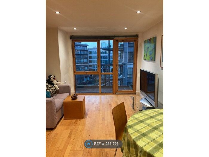 2 Bedroom Flat To Rent In Mcclintock House, Leeds, LS10