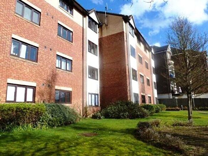 2 Bedroom Apartment For Sale In Cromwell Place, - Station Road, Redhill, RH1