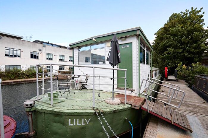 House Boat To Rent In Eagle Wharf Marina, Hoxton, N1