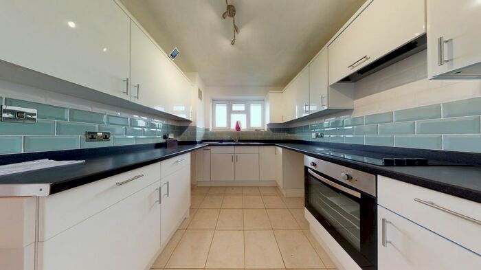 3 Bedroom Flat To Rent In Shenstone House, Aldrington Road, London, SW16