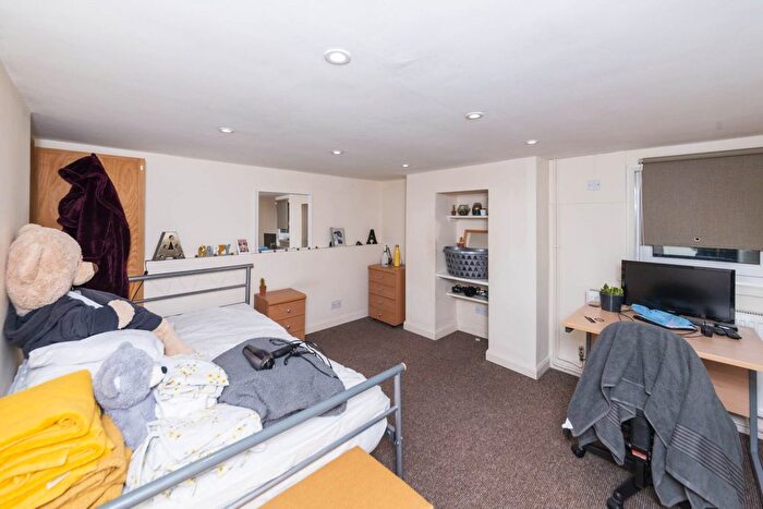 4 Bedroom Semi-Detached House To Rent In Park Road, Guildford, GU2